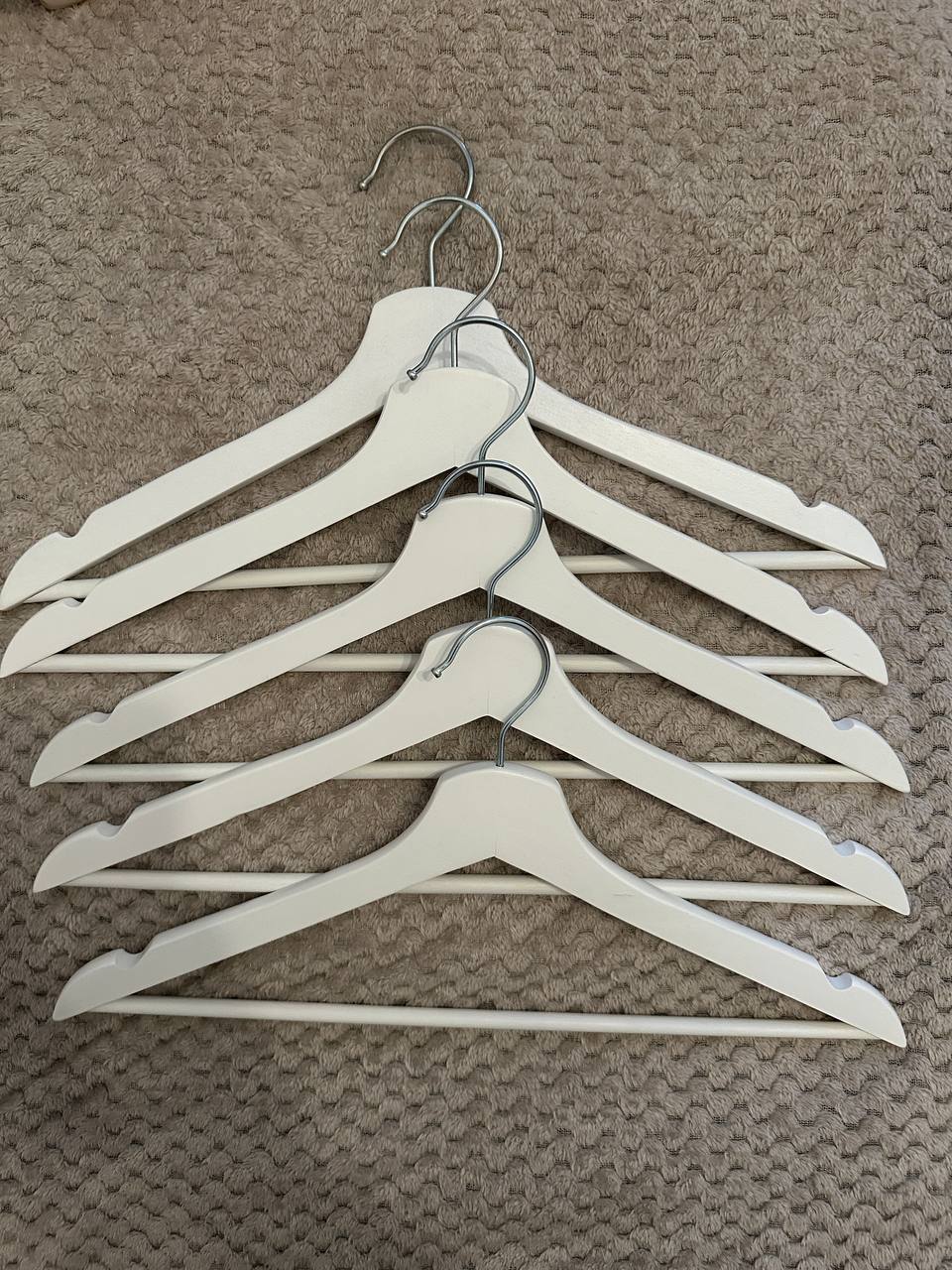 Деревянные вешалки